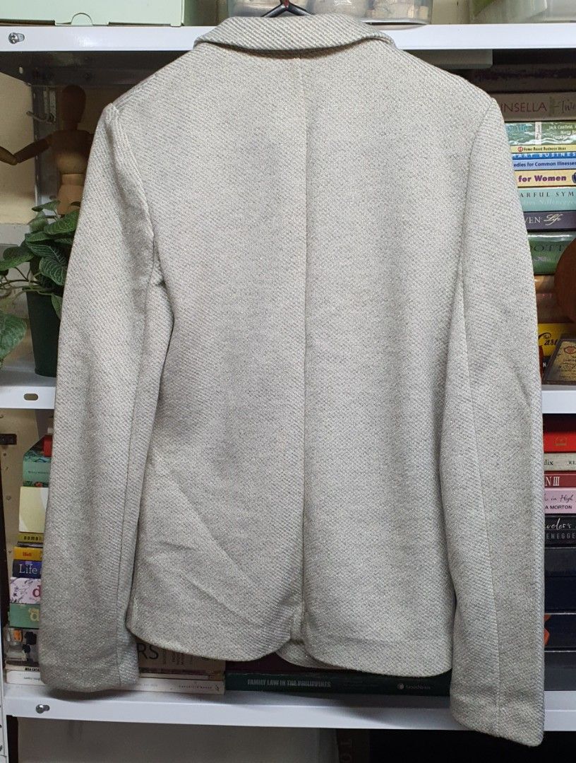 Promod Blazer XS (Category: Coats, Jackets and Outerwear) located in Manila. Submitted by apoltree (Listing ID 1401964436, Image 2). Description: - Promod blazer - Neutral color - Size XS - Single-button closure - Two front pockets - Classic lapel - Textured fabric - Perfect for layering.