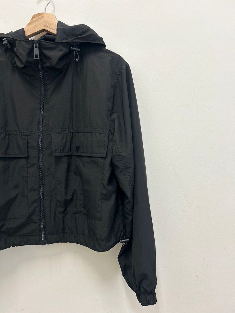 Pull & Bear Cropped Jacket (Category: Coats, Jackets and Outerwear) located in Petaling Jaya. Submitted by zzz99 (Listing ID 1396933866, Image 1). Description: .