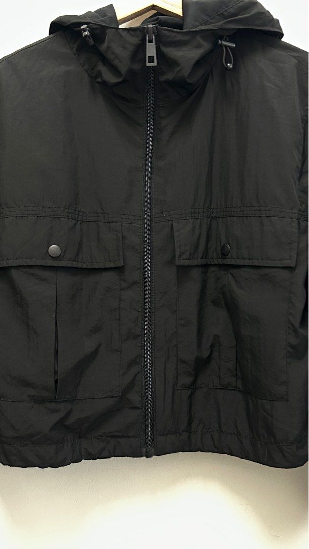 Pull & Bear Cropped Jacket (Category: Coats, Jackets and Outerwear) located in Petaling Jaya. Submitted by zzz99 (Listing ID 1396933866, Image 3). Description: .