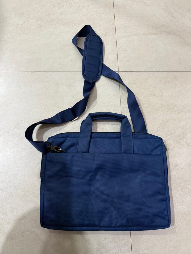 RIVACASE Laptop Bag (Category: Laptop Bags & Sleeves) located in Manila. Submitted by efgm123 (Listing ID 1401944655, Image 1). Description: .
