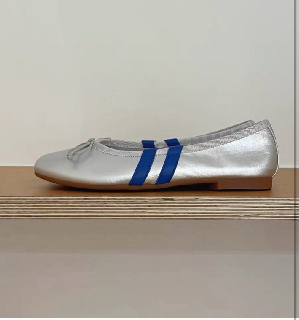 Rura Handmade Silver Ballet Flats (Category: Flats & Sandals) located in Cebu City. Submitted by willwork4tix (Listing ID 1401916100, Image 3). Description: PRODUCT DETAILS 👗 > handmade, genuine leather material > very soft inner soles > size says 235mm but outsole measures 24cm ✈️ MOVING OUT SALE ✈️ > No added costs for shipping fees, everything has already been accounted for at a reasonable rate, so we would appreciate it if negotiations are o