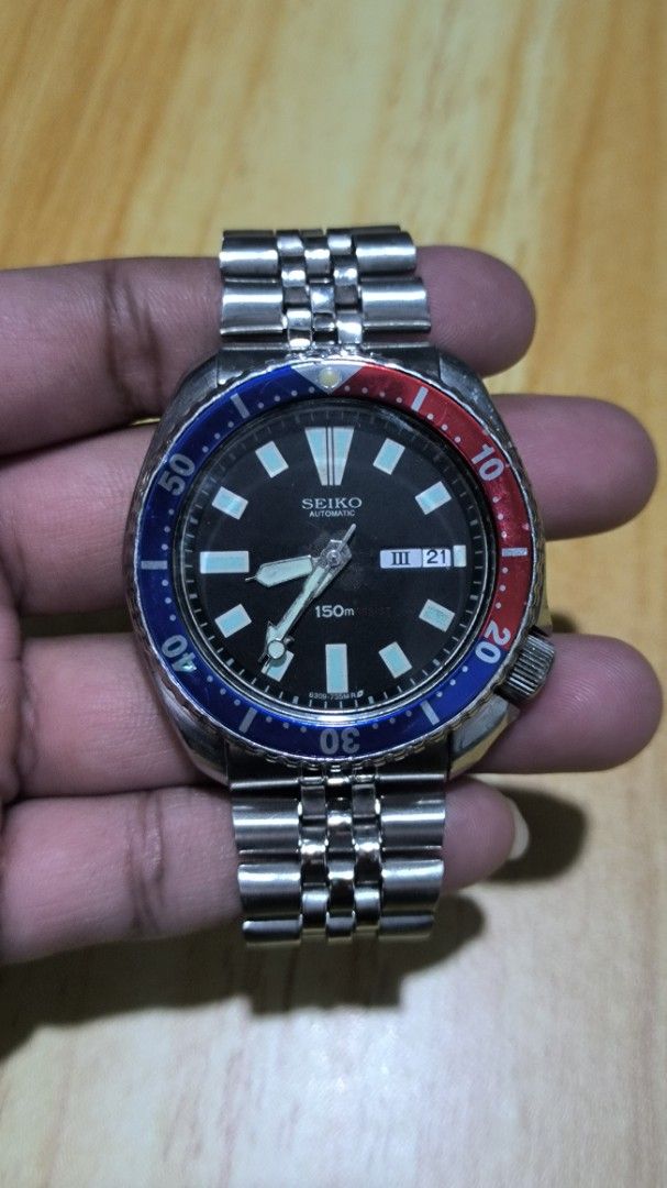 Seiko Automatic Diver Watch (Category: Men's Watches) located in Taguig. Submitted by tester1x (Listing ID 1401963029, Image 2). Description: - Seiko automatic diver watch - Black dial with day-date display - Blue and red bezel - Stainless steel bracelet - 6309 729A - 7D1661 - 7 inch plus wrist size - Patina sa gitna.