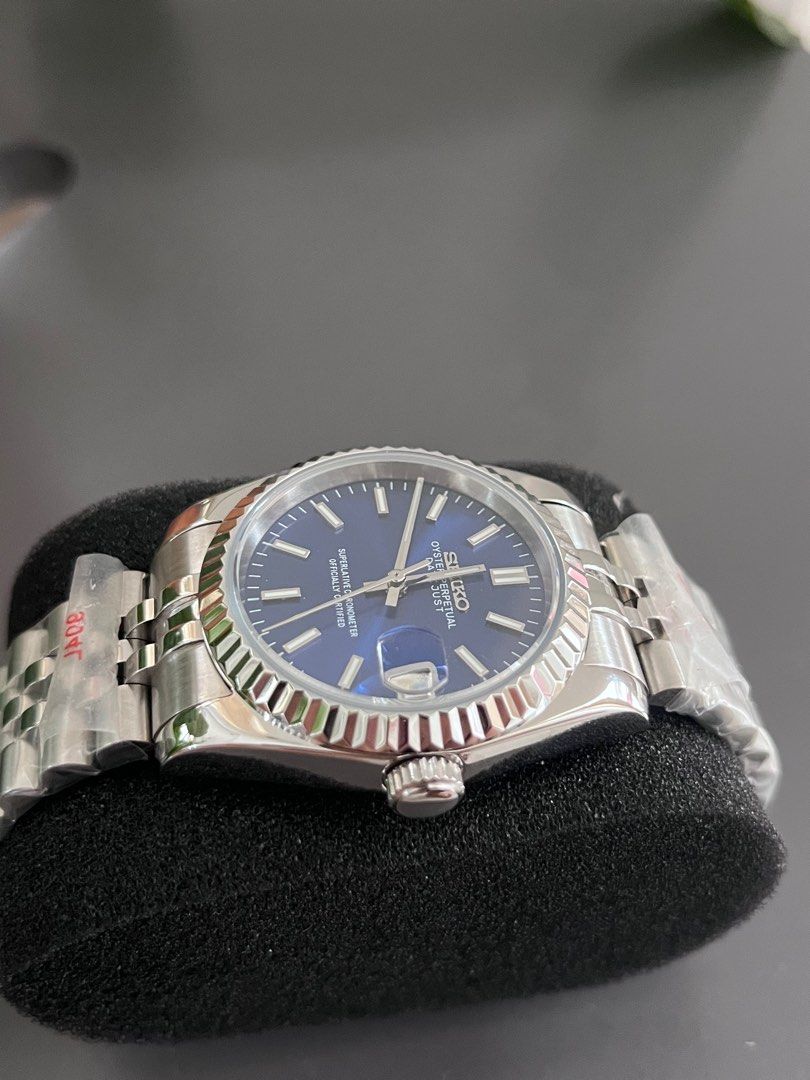 Seiko datejust (Category: Luxury Watches) located in Manila. Submitted by karl043 (Listing ID 1401980492, Image 3). Description: Seiko Datejust Movement: Original seiko Nh35a Japan (Fully Automatic) 🎌 Case: Aftermarket Datejust 36mm Dial: Aftermarket Seiko Dj Sunburst Blue (blue luminous) Hands: Blue Luminous Glass: Sapphire Bracelet: Jubilee Condition: Brandnew.