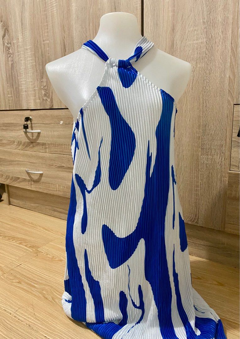 Shein Blue dress (Category: Dresses) located in San Pedro. Submitted by jen.declutter (Listing ID 1402069725, Image 2). Description: .