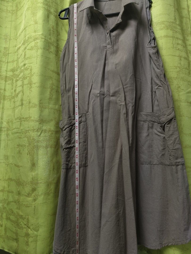 Sleeveless Dress with Pockets (Category: Dresses) located in Manila. Submitted by declutterwithme0809 (Listing ID 1401988868, Image 2). Description: Sleeveless dress features a collared neckline and two front pockets. It has a button-down design and a relaxed fit. The length of the dress is approximately 36 inches. It is a neutral color, making it versatile for various occasions. Super nice pa po neto never nasuot kasi maarte nanay ko. ayaw nya n