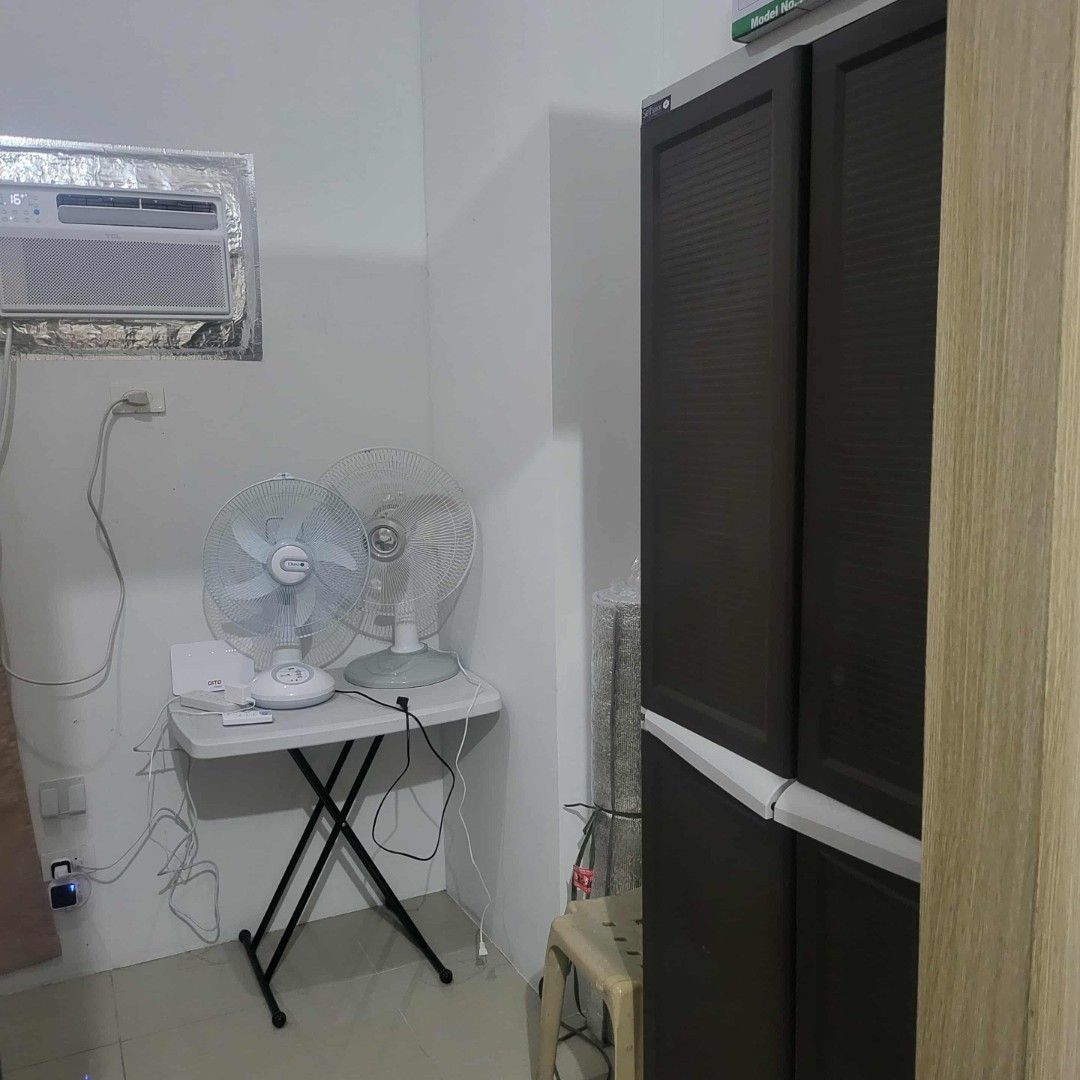 SMDC Shore 1 Residences 1BR (Category: Apartments & Condos) located in Mandaluyong City. Submitted by statsfully (Listing ID 1053972539, Image 3). Description: Rent: 17k monthly negotiable FEATURES SMDC Shore 1 residences 1 Bedroom and 1 CR 24.49sqm *Aircon *TV *Refrigerator *Washing machine *Stove *Cabinet *Sofa SERVICES 24-hour security CCTV system on selected areas Front desk AMENITIES Adult pool Kiddie pool Lobby Amenities lounge Function roo