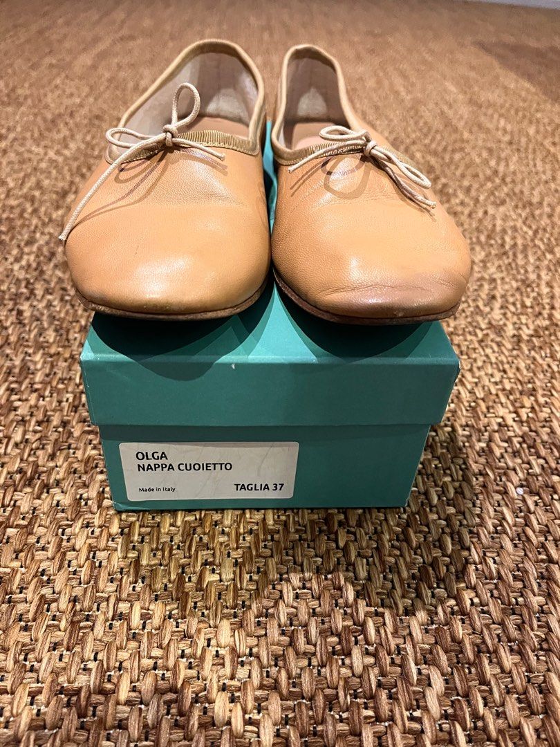 Spelta Ballet Flats (Category: Flats & Sandals) located in Paranaque City. Submitted by threadup (Listing ID 1402097114, Image 2). Description: Size 37 Light Tan Well used but still in good condition. Bought in Italy .