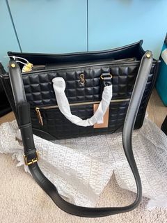 (Category: ) located in . Submitted by mns_wardrobe (Listing ID 1401954469, Image 1). Description: .