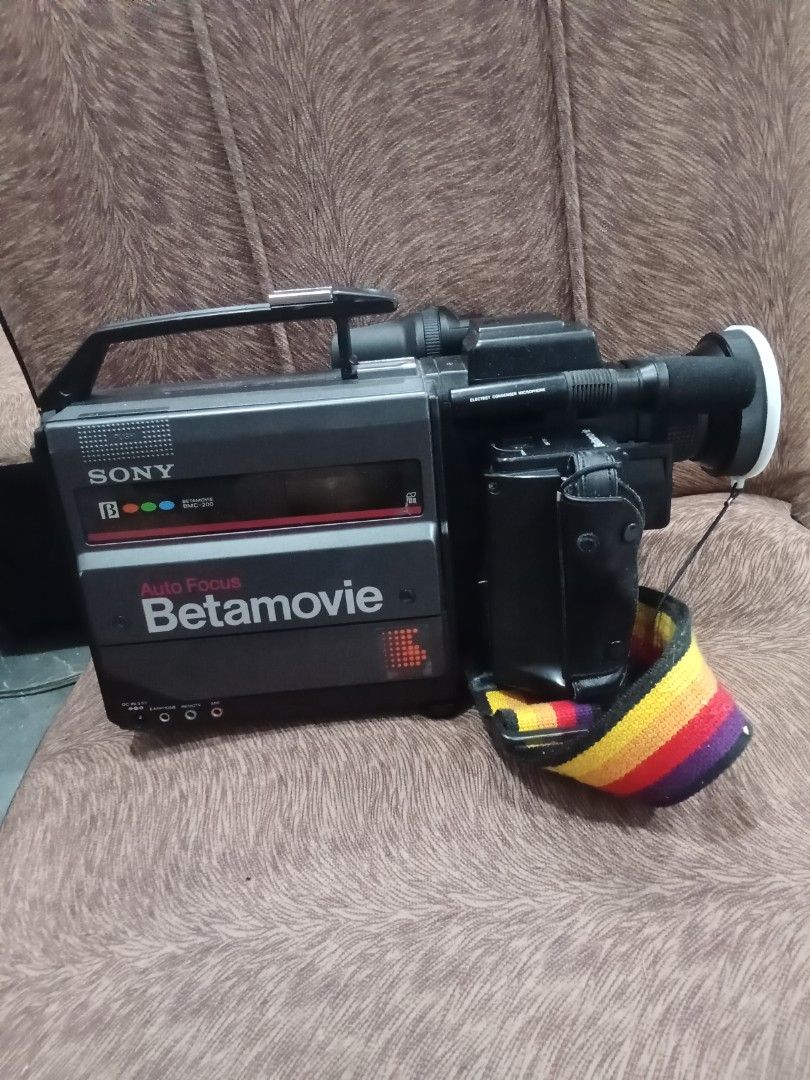 Vintage Betamax video recorder (Category: Cameras) located in Malabon City. Submitted by tey-salao-8 (Listing ID 1402003774, Image 3). Description: Vintage Betamax video recorder 5K or best offer(as is untested)... free delivery Cod on selected areas... please Pm me for more details.