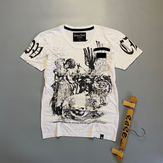 (Category: ) located in . Submitted by y2k.luxury.streetwear.outdoor (Listing ID 1402074125, Image 1). Description: .