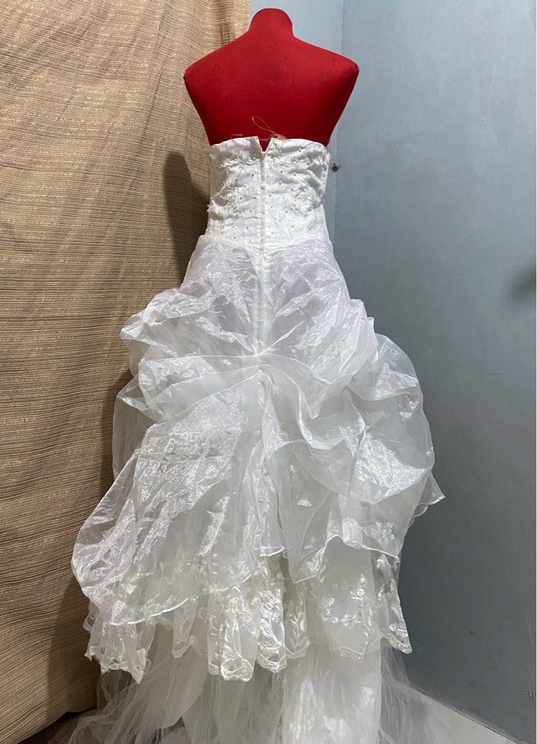 WHITE VINTAGE / BRIDAL GOWN (Category: Evening dresses & gowns) located in Manila. Submitted by charleneka32549 (Listing ID 1402043604, Image 3). Description: S to m.