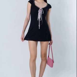 (Category: ) located in . Submitted by shoptarocloset (Listing ID 1401942455, Image 1). Description: .