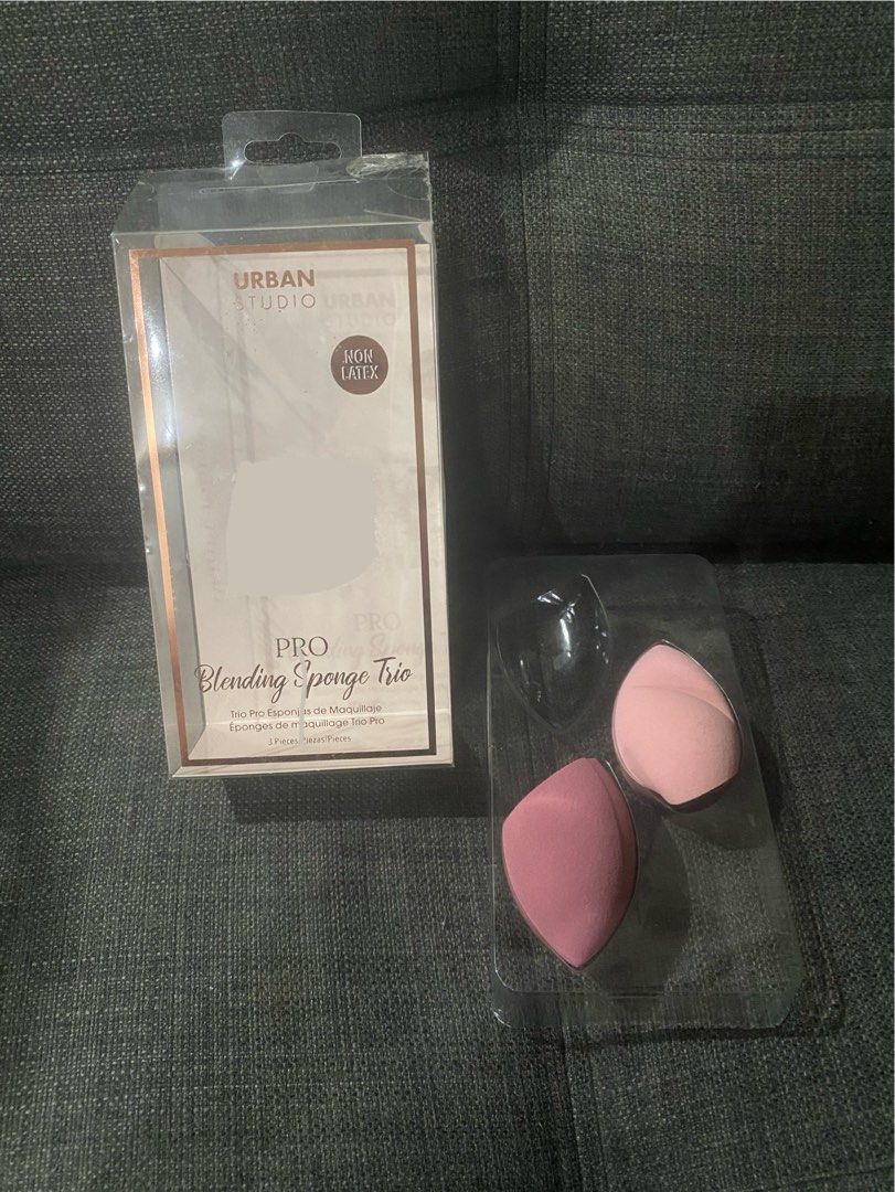 🇺🇸 2 Beauty Blender (Category: Makeup) located in Manila. Submitted by pinkmoschino (Listing ID 1407109928, Image 1). Description: .