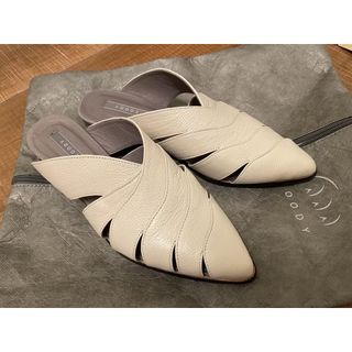 由 wardrobe236 (刊登 ID 1407066189，圖片 1) 提交，位於 的 (類別：)，說明：。