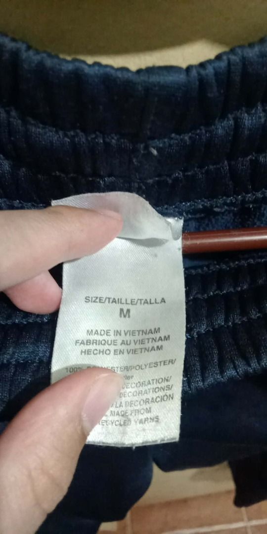 Adidas Joggers/Trackpants w/ H&M Sweatpants Bundle (Category: Joggers) located in Manila. Submitted by mysticriver-50a9 (Listing ID 1407128439, Image 3). Description: Both in excellent condition: no stains, no holes. Clean and well-kept Unisex Size: M .