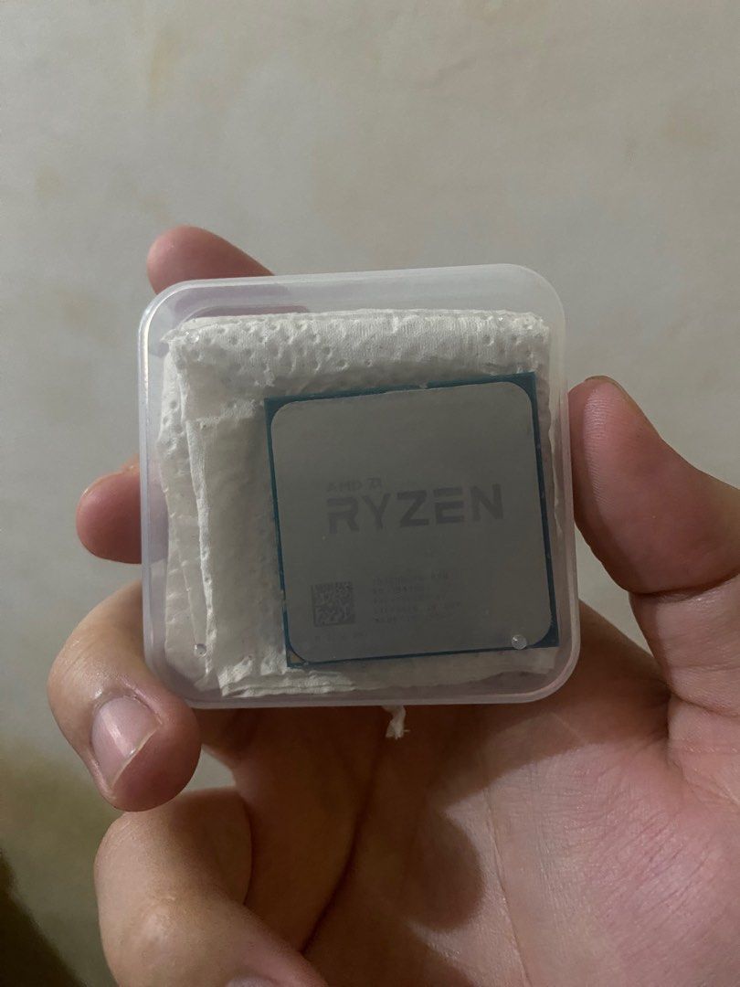 AMD Ryzen 3 2200g CPU only (Category: Desktops) located in Cavite. Submitted by munbeans10 (Listing ID 1407069664, Image 2). Description: - AMD Ryzen CPU - Protected in a clear plastic container - Secured with tissue paper - Bought this around 2022 and used for only a year - Good for gaming like Valorant RFS: I upgraded after a year.