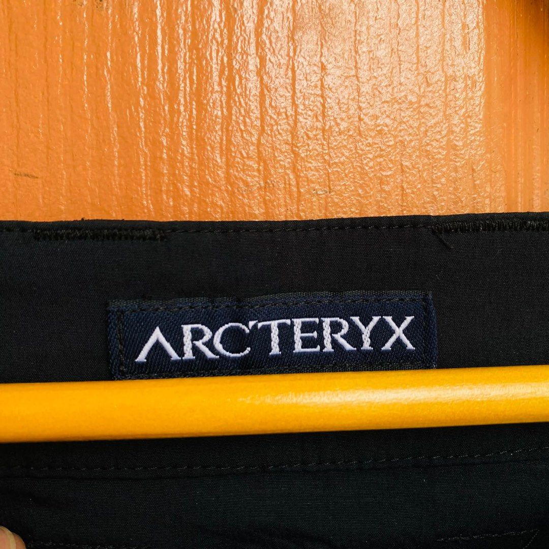 Arc'teryx Men's Pants - Black - Size 32 (Category: Jeans) located in Manila. Submitted by thrifthed.ph (Listing ID 1407079442, Image 2). Description: - Arc'teryx Men's Pants -Large - Color: Black - Size: 32 waist, 32 inseam -Lenght:38 -Like new condition -No issue -Authentic -Complete Tags - Features Arc'teryx logo - Button closure with brand name - Multiple pockets - Designed for outdoor activities - Made in Bangladesh No return No exchange.