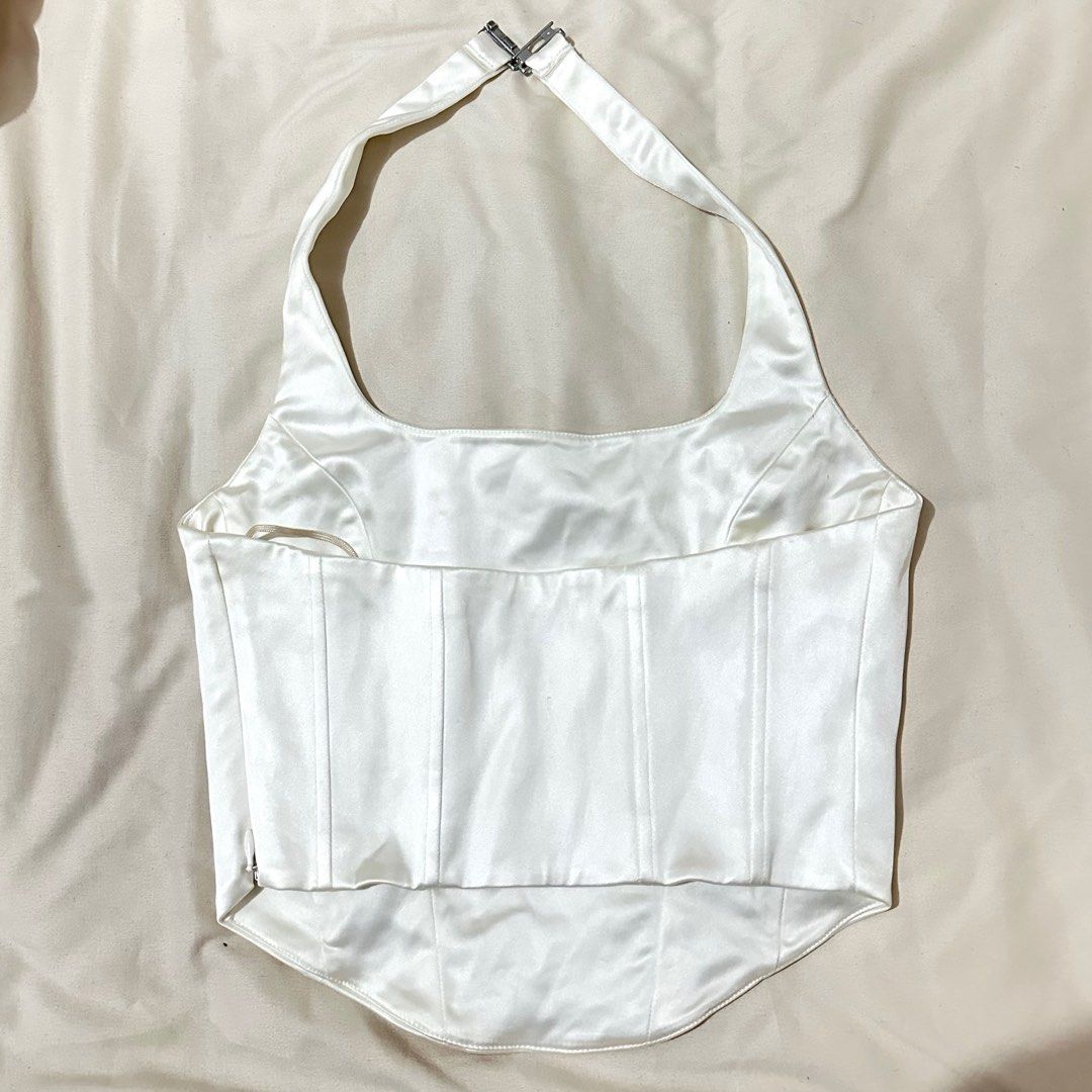 Aritzia Wilfred Satin Bustier (Category: Sleeveless) located in Manila. Submitted by guiiiia (Listing ID 1407072885, Image 2). Description: · bought in store at aritzia for around $80 · selling for half the price at ₱2000 but negotiable · might be a little dusty due to storage but should be okay once washed .