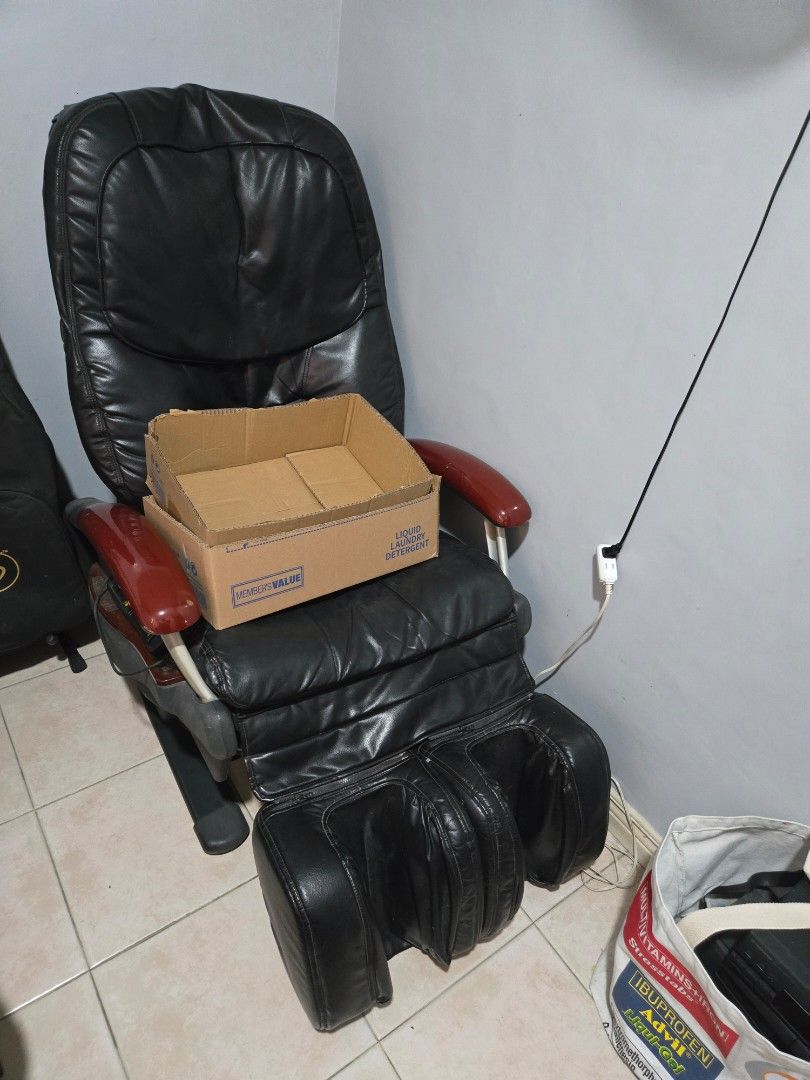 Black Leather Massage Chair (Category: Chairs) located in Las Pinas. Submitted by giogd (Listing ID 1407079658, Image 2). Description: 110V. Black Chair and leather still in very good condition. Issue: sometimes it turns on, sometimes it doesn't (loose wiring probably)..