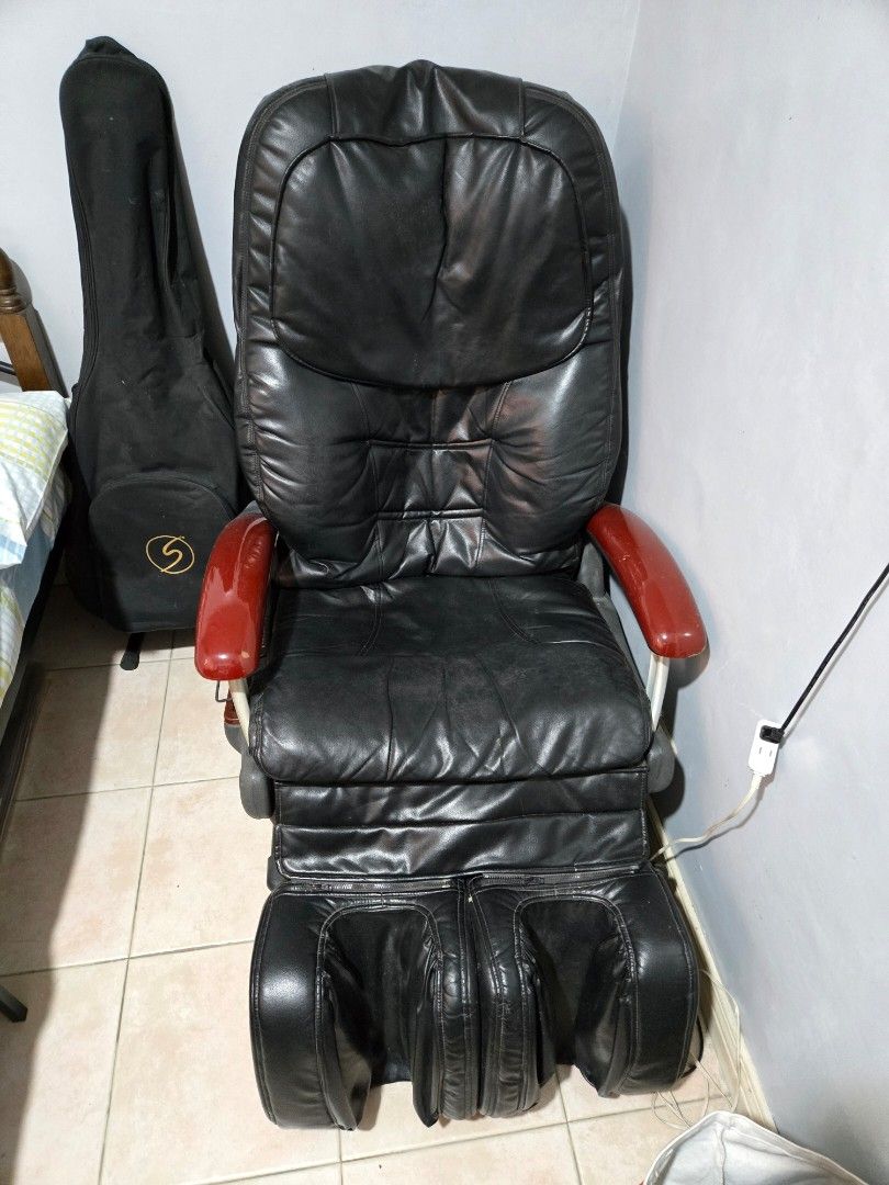 Black Leather Massage Chair (Category: Chairs) located in Las Pinas. Submitted by giogd (Listing ID 1407079658, Image 1). Description: 110V. Black Chair and leather still in very good condition. Issue: sometimes it turns on, sometimes it doesn't (loose wiring probably)..