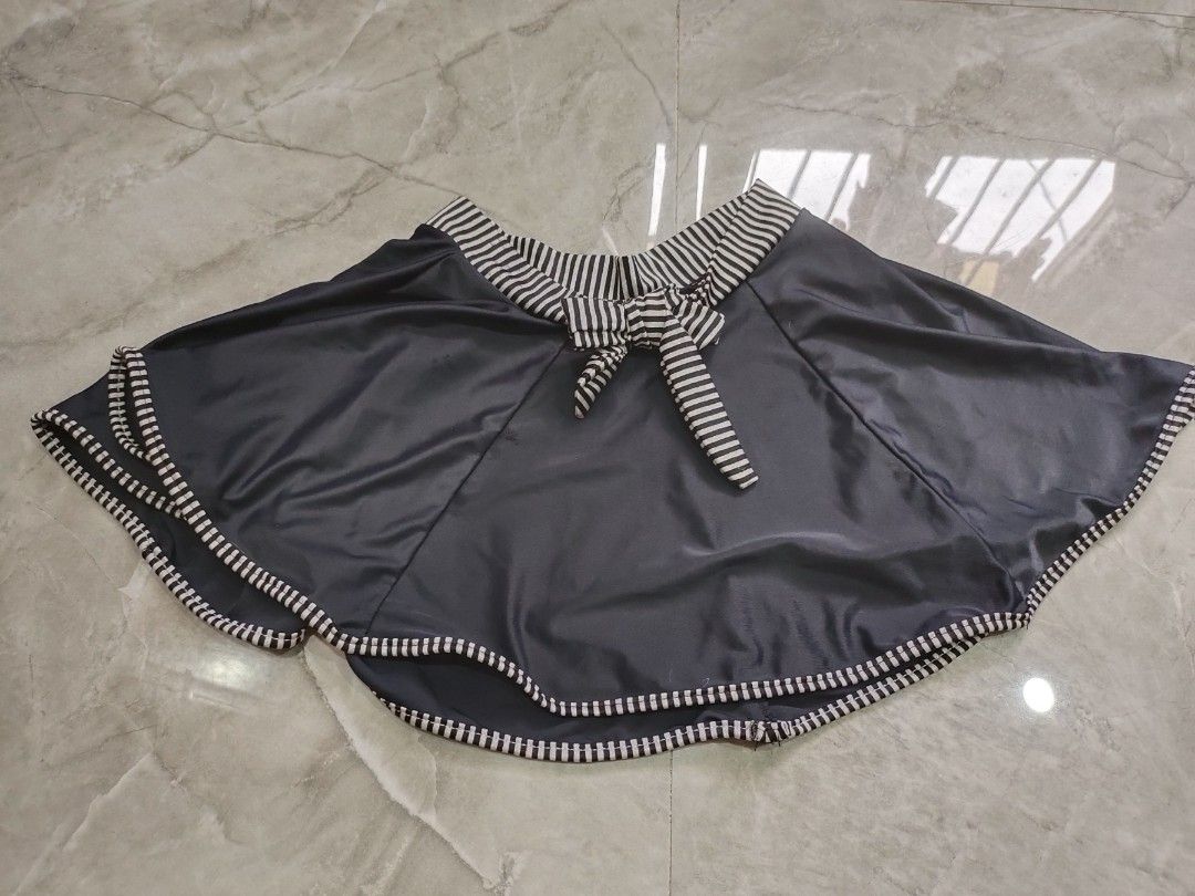 Black Tianzi Skirt with Bow (Category: Skirts) located in Manila. Submitted by fleurin (Listing ID 1407004820, Image 1). Description: - Tianzi skirt - Unique bow detail - Black and white striped trim - Smooth, dark fabric - Stylish design.