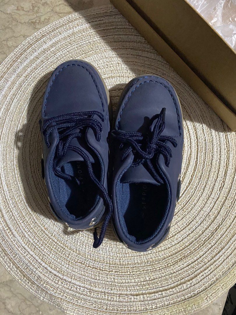 Boat Toddler Shoes - Navy Size 9 (Category: Babies & Kids Fashion) located in Bacoor. Submitted by chenggc (Listing ID 1407010962, Image 1). Description: - Toddler size 9 - Navy blue upper - Tan sole - Lace-up style - Includes original box - Box label: "Addie" style, "Navy" color - Step one Payless.