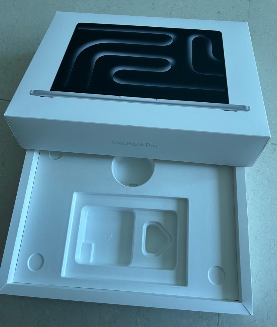 BOX ONLY. Apple MacBook Pro Box65108946705921111