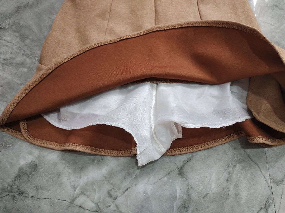 Brown Suede with Inner Cover up Skirt (Category: Skirts) located in Manila. Submitted by fleurin (Listing ID 1407005756, Image 2). Description: - PAY FIRST via gcash - Location: Rizal - No cancellations - Courier: jnt - Non refundable - Brown mini skirt - Flared hem design - s to m - Back zipper closure - Suede-like material - Includes inner lining.