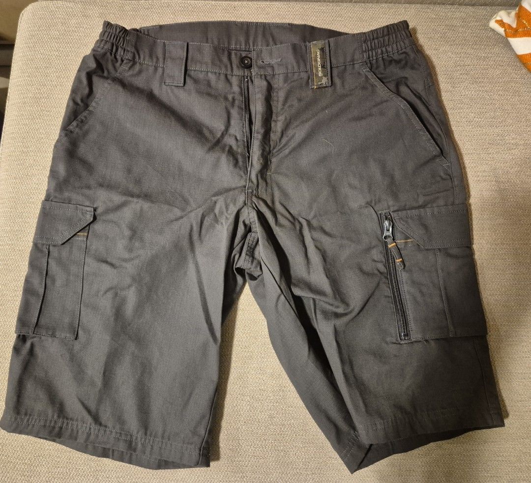 Cargo Shorts Decathlon L <brand new> (Category: Shorts) located in Makati City. Submitted by maydeleo1 (Listing ID 1407100007, Image 2). Description: Decathlon cargo Shorts Brand New w/o tags size- L color dark gray RFS never used it. wrong size.