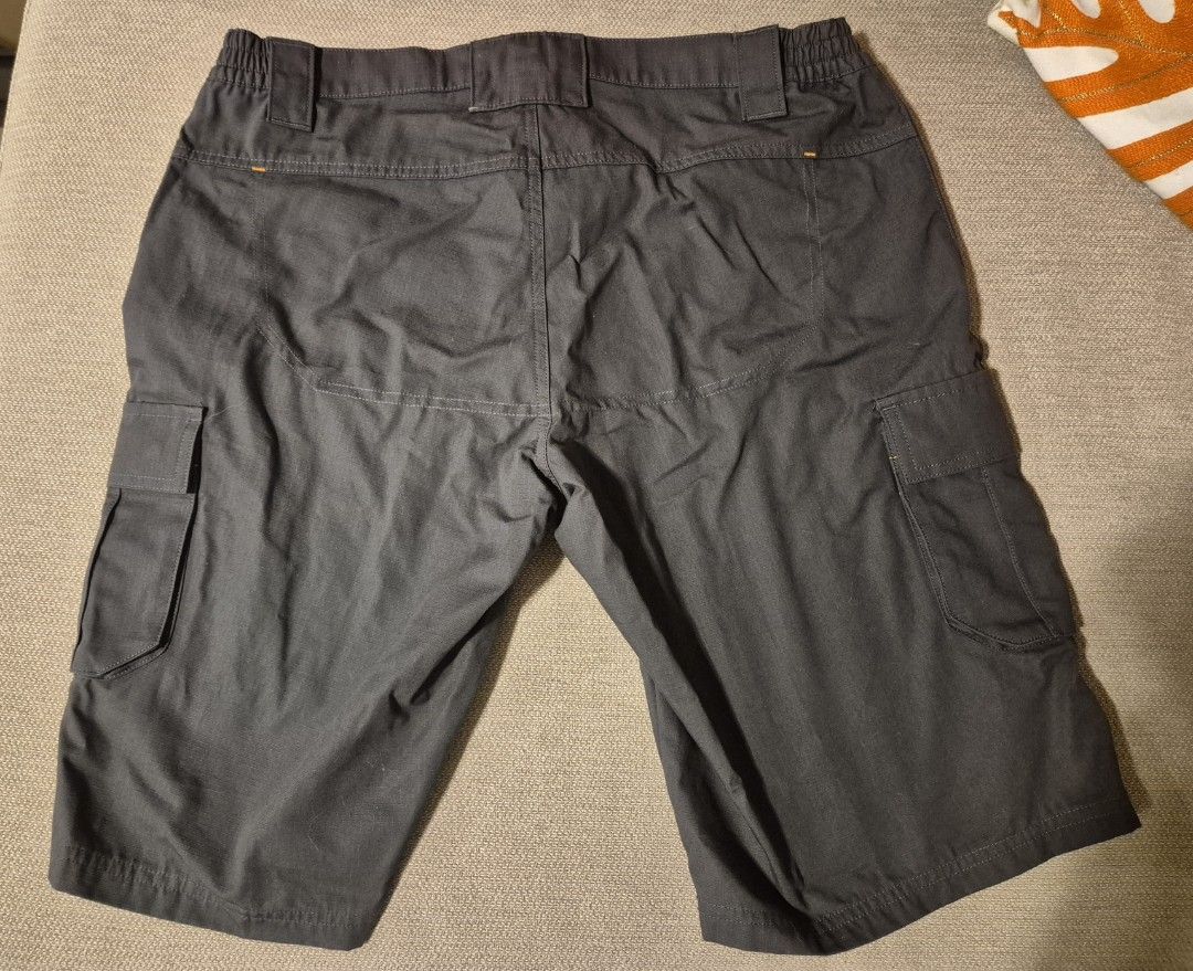 Cargo Shorts Decathlon L <brand new> (Category: Shorts) located in Makati City. Submitted by maydeleo1 (Listing ID 1407100007, Image 1). Description: Decathlon cargo Shorts Brand New w/o tags size- L color dark gray RFS never used it. wrong size.