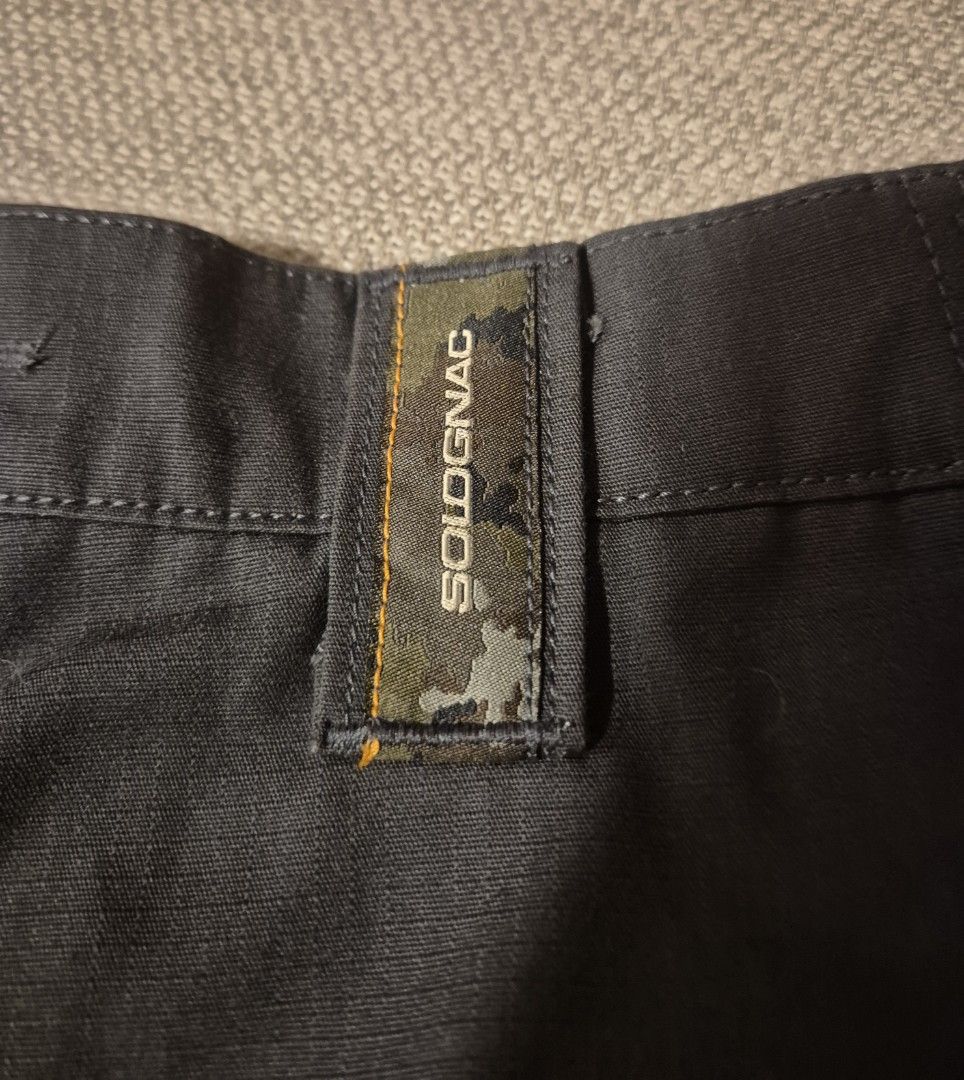 Cargo Shorts Decathlon L <brand new> (Category: Shorts) located in Makati City. Submitted by maydeleo1 (Listing ID 1407100007, Image 3). Description: Decathlon cargo Shorts Brand New w/o tags size- L color dark gray RFS never used it. wrong size.