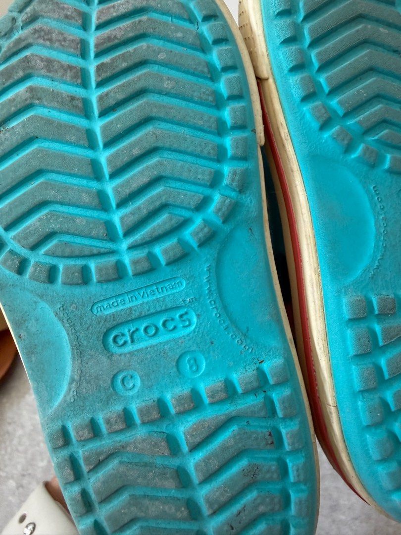 Crocs Sandals Size C8 (Category: Babies & Kids Fashion) located in Paranaque City. Submitted by rymss (Listing ID 1407070867, Image 2). Description: - Authentic Crocs sandals - Vibrant turquoise color - Size: C8 - Adjustable straps - Made in Vietnam - Perfect for everyday wear - Comfortable and stylish.