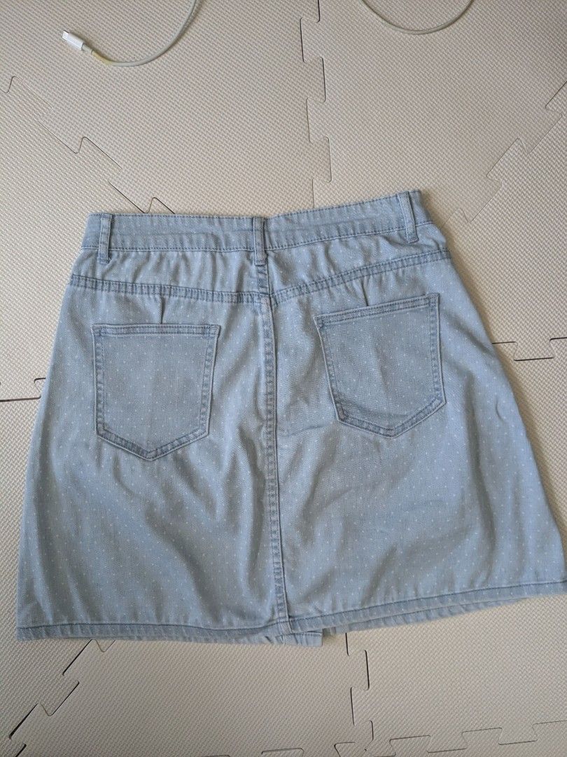 Dainty Polka Dot Light Wash Mini Skirt (Category: Skirts) located in Mandaluyong City. Submitted by coala32 (Listing ID 1407011532, Image 3). Description: - Light blue denim skirt - Polka dot pattern - A-line cut - Button closure - Two front and two back pockets - Waist: Approximately 14 inches - Stretchy fabric - Fits M best cute dainty skirt.