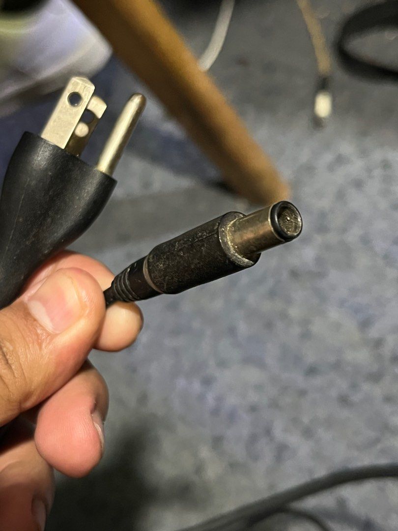 Dell 65W Laptop Charger (Category: Chargers) located in Manila. Submitted by guyfromnowhere9 (Listing ID 1407160738, Image 3). Description: .
