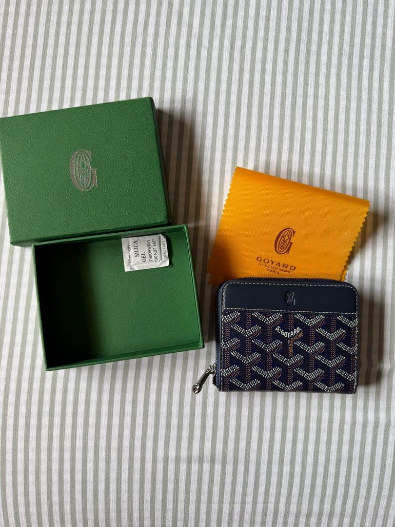 Goyard Zip Wallet (Category: Luxury Bags & Wallets) located in Mandaluyong City. Submitted by anditime (Listing ID 1407142297, Image 1). Description: - Navy blue color in signature pattern - Includes box - Multiple card and cash compartments - Logo on zipper pull.
