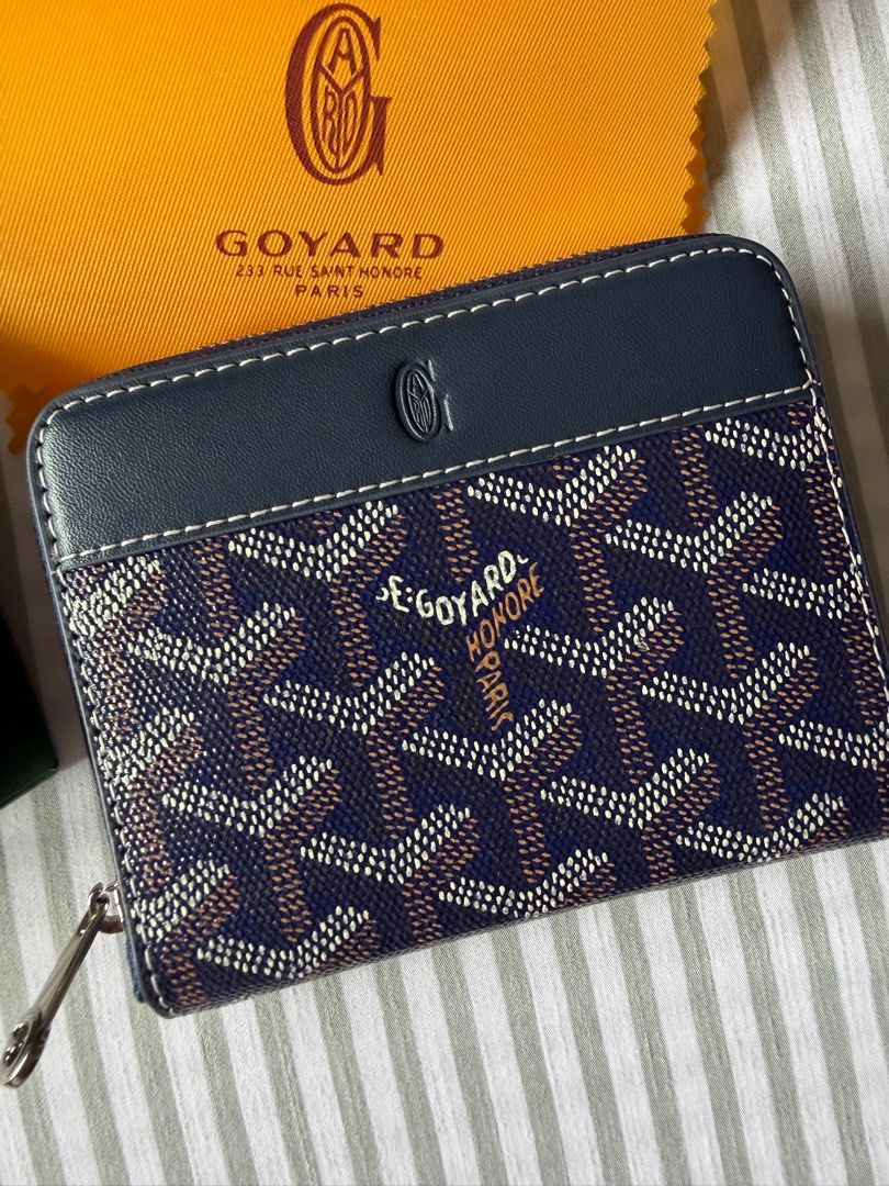 Goyard Zip Wallet (Category: Luxury Bags & Wallets) located in Mandaluyong City. Submitted by anditime (Listing ID 1407142297, Image 3). Description: - Navy blue color in signature pattern - Includes box - Multiple card and cash compartments - Logo on zipper pull.