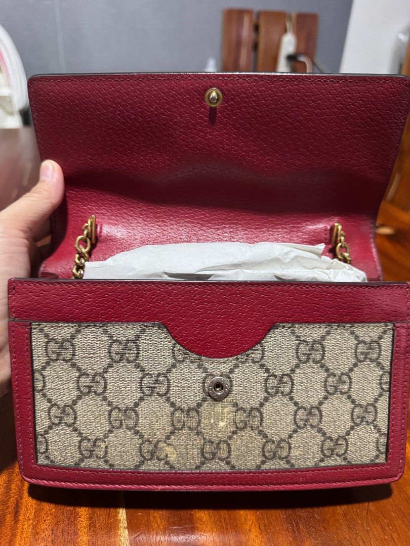 Gucci queen Margaret (Category: Luxury Bags & Wallets) located in Manila. Submitted by annelee9977 (Listing ID 1407009764, Image 3). Description: - Gucci queen margaret - - Bee embellishment - Red leather trim - Chain strap - Interior with multiple compartments and card slots No receipt .