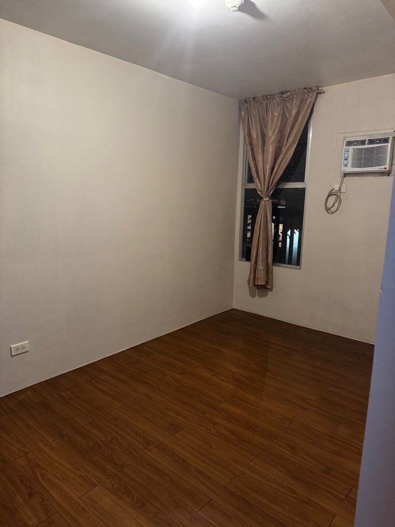 Hampton One Bedroom Unit (Category: Apartments & Condos) located in Pasig City. Submitted by liza.ordonio (Listing ID 1407072437, Image 1). Description: Hampton One Bedroom Unit. With aircon Minimum of 1 year lease Rate. 11.5k plus condo dues.