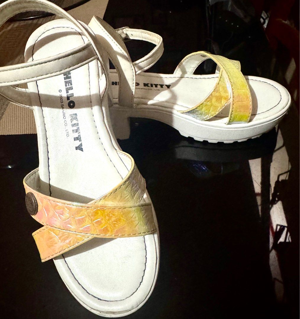 Hello Kitty Platform Sandals Size 33 (Category: Babies & Kids Fashion) located in Paranaque City. Submitted by ledzai (Listing ID 1407060092, Image 2). Description: - Hello Kitty platform sandals - White with iridescent straps - Size 33 - Buckle closure - Kitty emblem - Chunky platform sole -Size 21cm -kids 7 to 9 yrs old -note: maganda pa sya kasi 3x lang nagamit i bought in SM Malls.