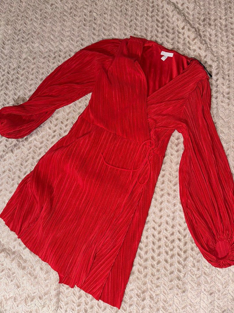 H&M Red Pleated Wrap Dress (Category: Dresses) located in Taguig. Submitted by edilcsantos (Listing ID 1407111840, Image 1). Description: H&M Red Pleated Wrap Dress Store bought Never worn.