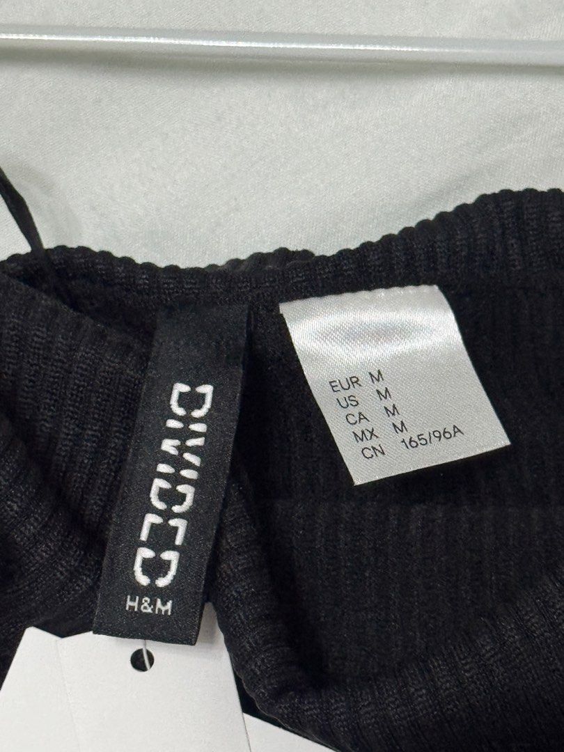 H&M Ribbed off the shoulder top black (Category: Others Tops) located in Rizal. Submitted by marispreloved (Listing ID 1407168253, Image 3). Description: .