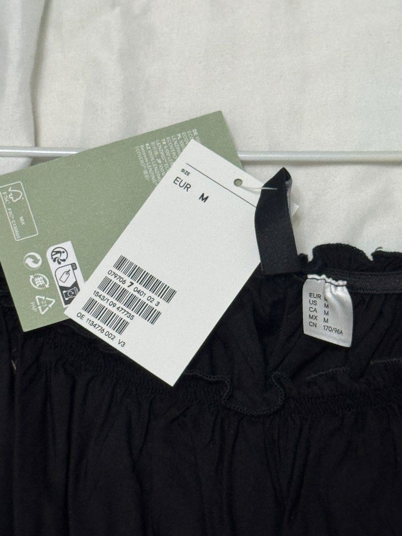 H&M Short Blouse (Category: Blouses) located in Rizal. Submitted by marispreloved (Listing ID 1407168486, Image 2). Description: .