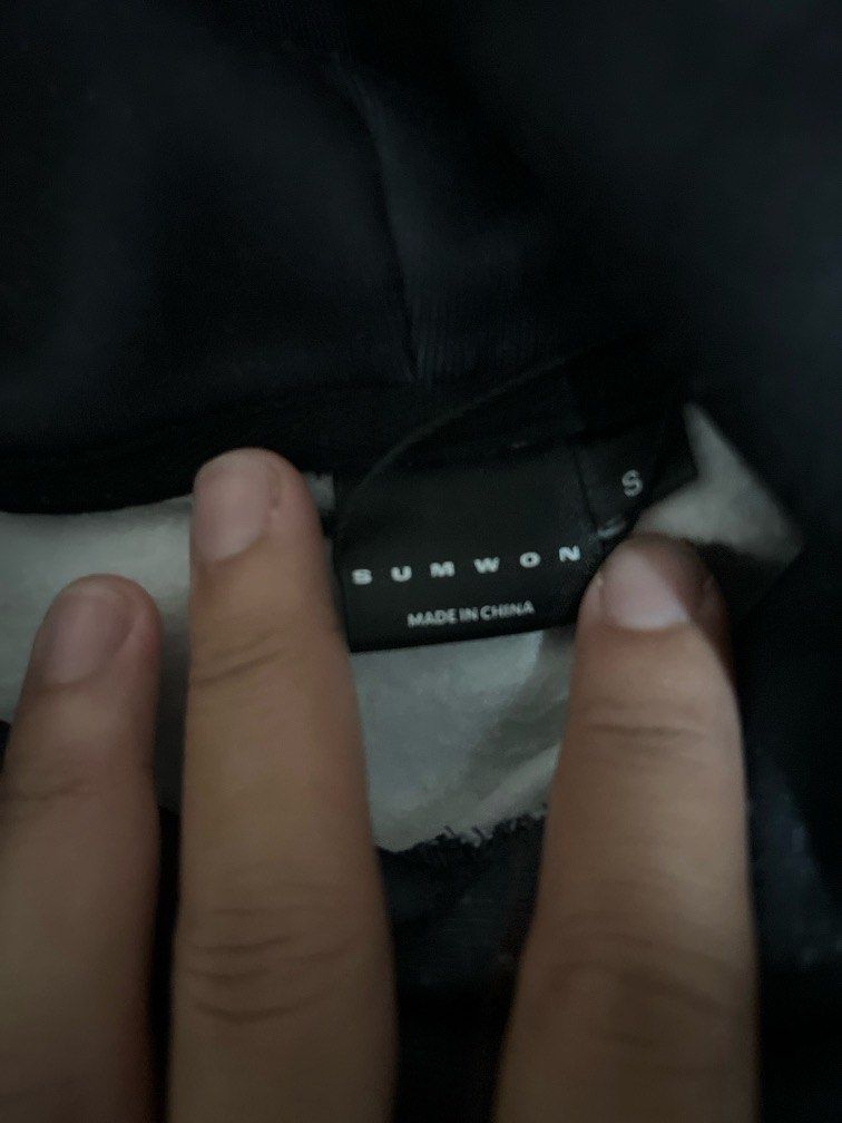 Hoodie (Category: Coats, Jackets and Outerwear) located in Cainta. Submitted by deeppockets696969 (Listing ID 1407185349, Image 3). Description: Minor lints Other than that, no issue Length-26.5 inch Width-24 inch Color rate 10/10 Rfs: Decluttering.