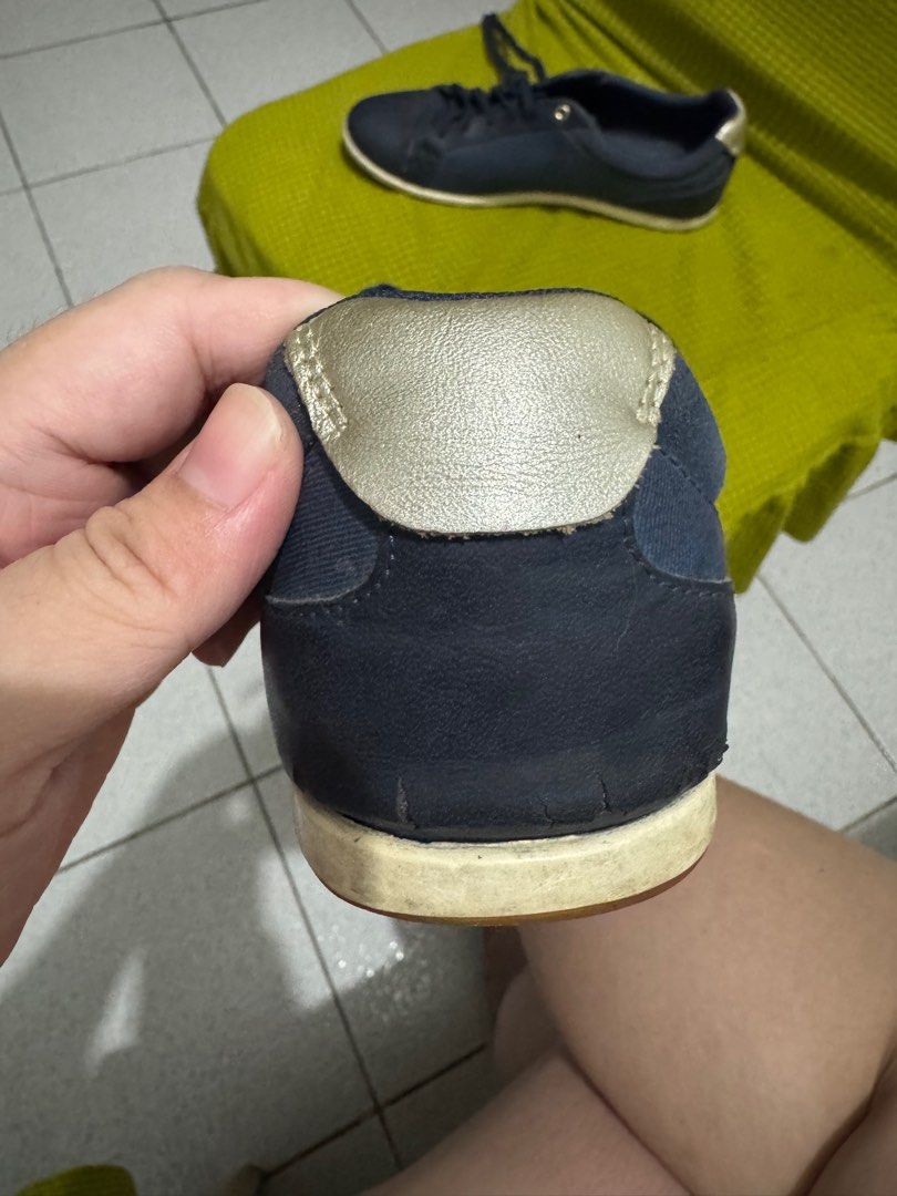 Lacoste Navy Blue Sneakers Original (Category: Sneakers) located in Manila. Submitted by mitchmacy (Listing ID 1407177036, Image 3). Description: - Navy blue Lacoste sneakers - Gold accent on the heel - Size: UK 5, EUR 38, US 7 - Made in Vietnam -Bought in Japan - White sole - Lace-up closure - Lacoste logo on the side - With visible damage natago ng matagal almost hindi nagamit sayang (wala pang 10times nagamit) -still nego.