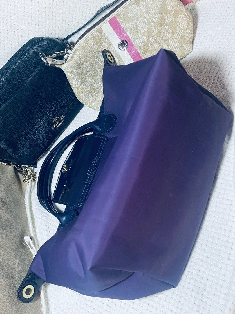 Longchamp spellout medium top handle (Category: Luxury Bags & Wallets) located in San Pablo. Submitted by shenettdaily (Listing ID 1407071909, Image 3). Description: Top handle original longchamp bag Preloved but still excellent San pablo city laguna Payment first Mop gcash/bdo Shipping via j& Price plus sf.