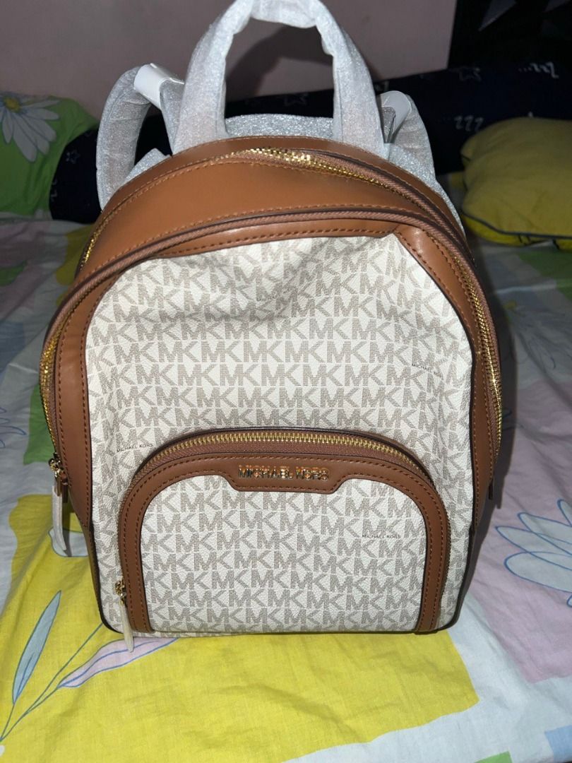 Michael Kors Backpack Jaycee (Category: Luxury Bags & Wallets) located in Quezon City. Submitted by allstopshop (Listing ID 1407041938, Image 1). Description: Michael Kors Backpack Jaycee Size NS Vanilla .