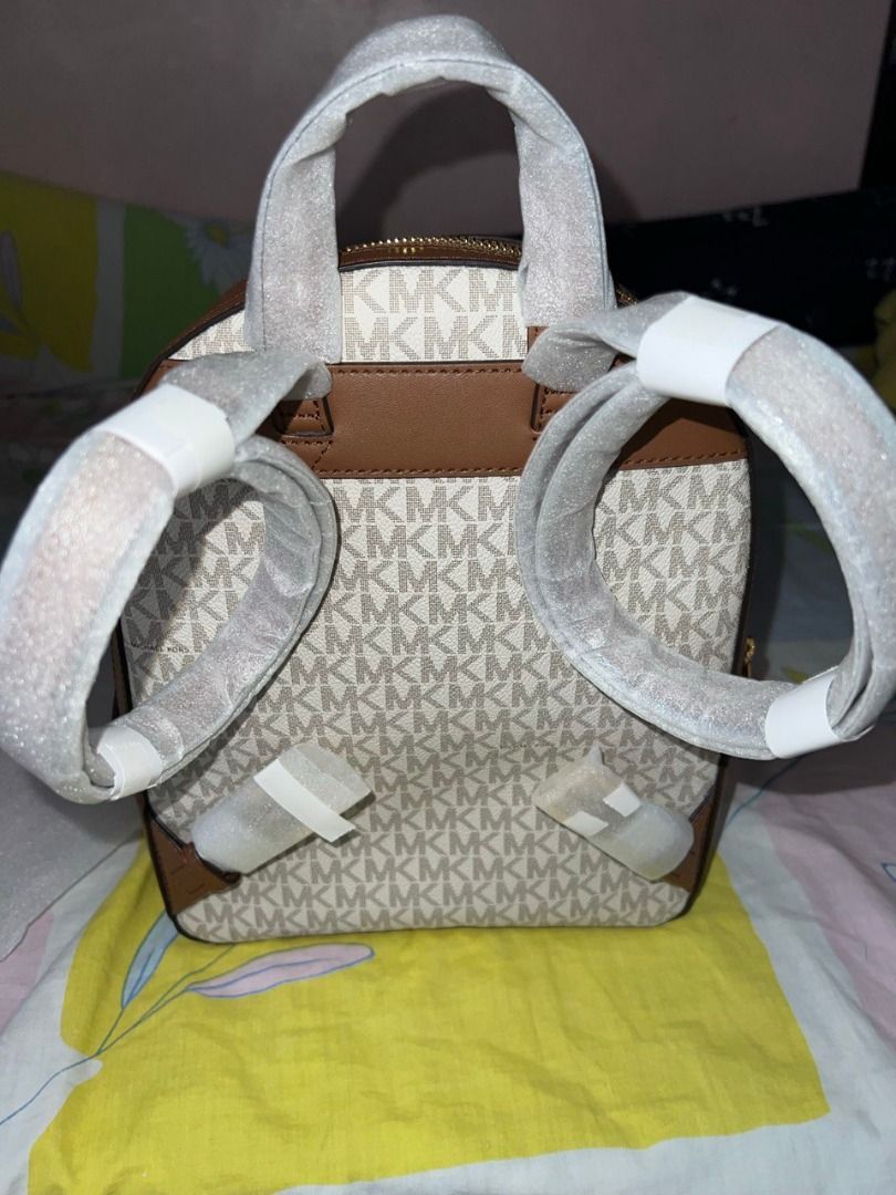 Michael Kors Backpack Jaycee (Category: Luxury Bags & Wallets) located in Quezon City. Submitted by allstopshop (Listing ID 1407041938, Image 2). Description: Michael Kors Backpack Jaycee Size NS Vanilla .