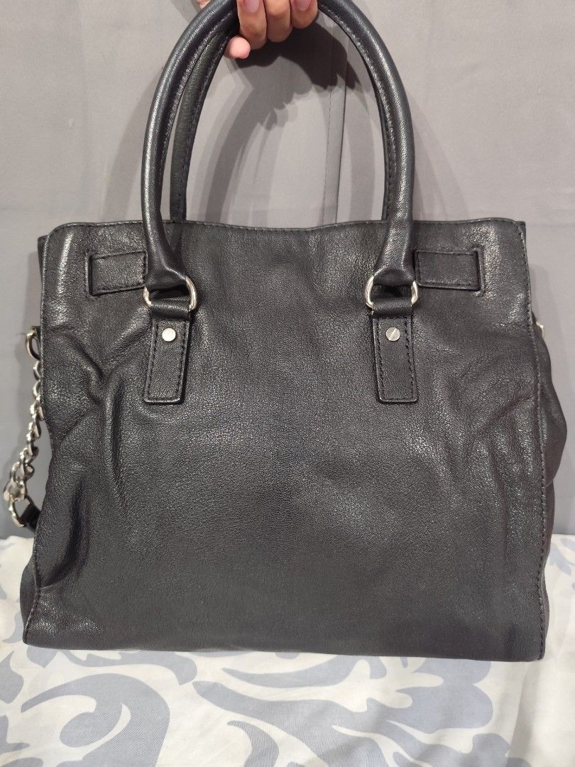 MK Hamilton large complete w/ lock & key (Category: Luxury Bags & Wallets) located in Santa Rosa. Submitted by ahroncatpad (Listing ID 1407147229, Image 2). Description: Mk Hamilton black 35cm height x 36cm length complete with lock and key very good used condition silver hardwares in good condition leather in good condition inside cloth need wash.
