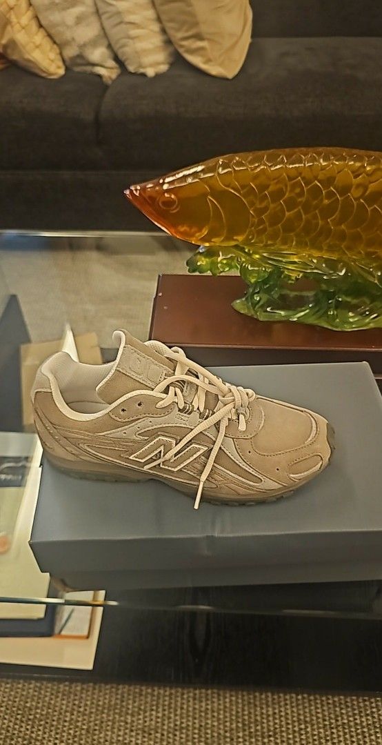 New Balance 204l Sneakers (Category: Sneakers) located in Consolacion. Submitted by fourms (Listing ID 1406998978, Image 1). Description: - hard to find in cebu New Balance 204l - Neutral colorway - Classic design - Iconic New Balance logo - Clean uppers and laces.