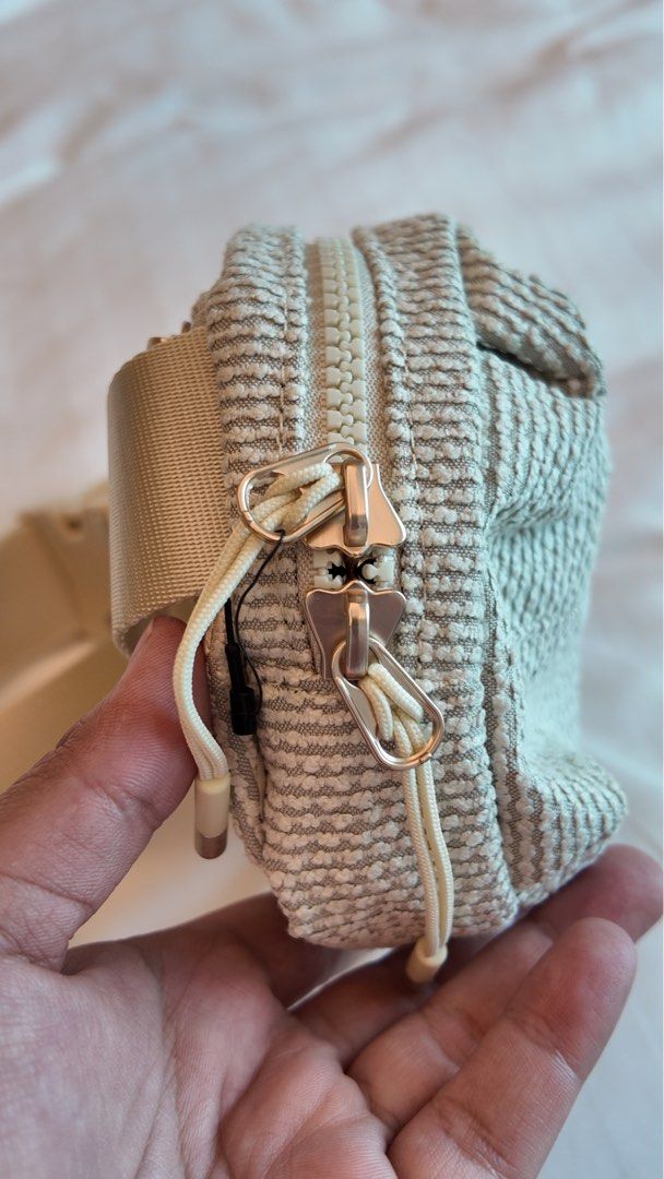Nike Aura - Cross Body Bag (Category: Cross-body Bags) located in Quezon City. Submitted by kalachuchi (Listing ID 1407118289, Image 2). Description: Aura - Cross Body Bag Color: Light Khaki/Light transparent gold Orig price: 1,895.
